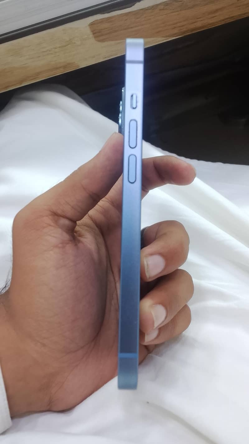 Apple iPhone 14 3