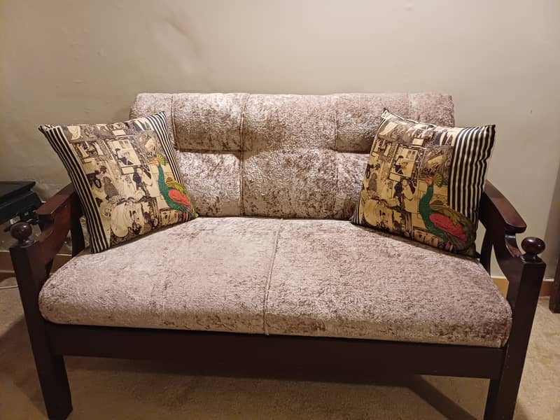Mama's sofa 0