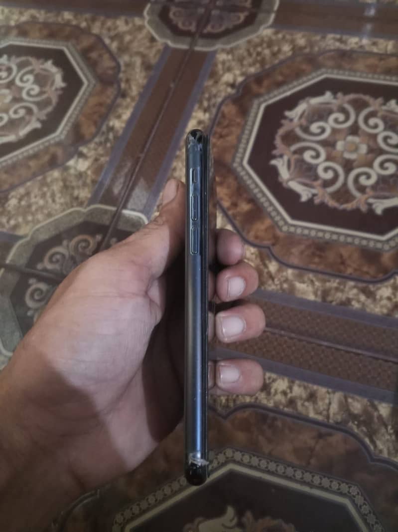 Apple iPhone 11 Pro 4