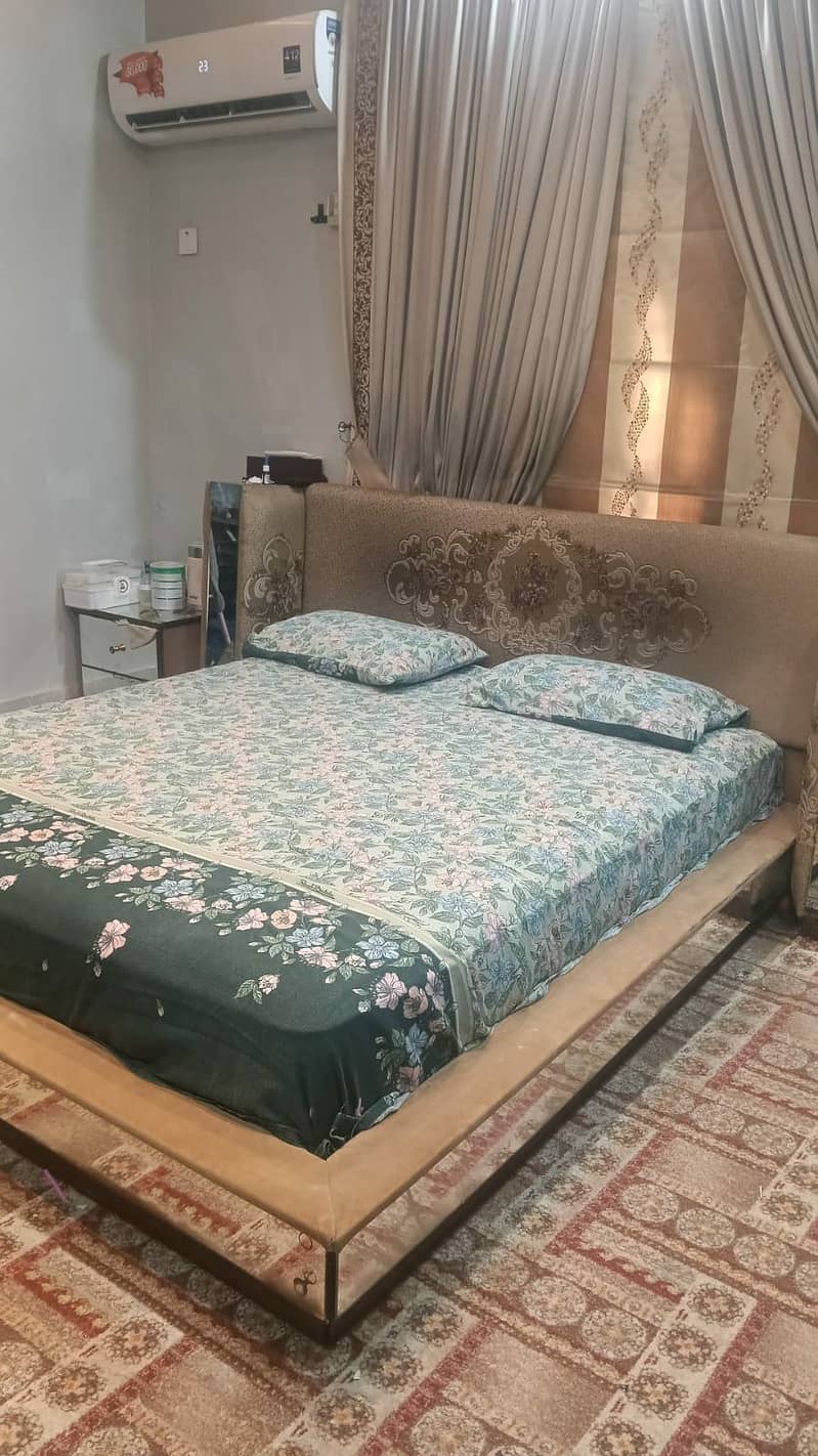 Bed Set with side table and dressing 1