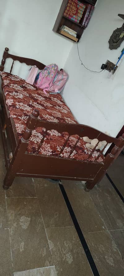single Wooden used bed