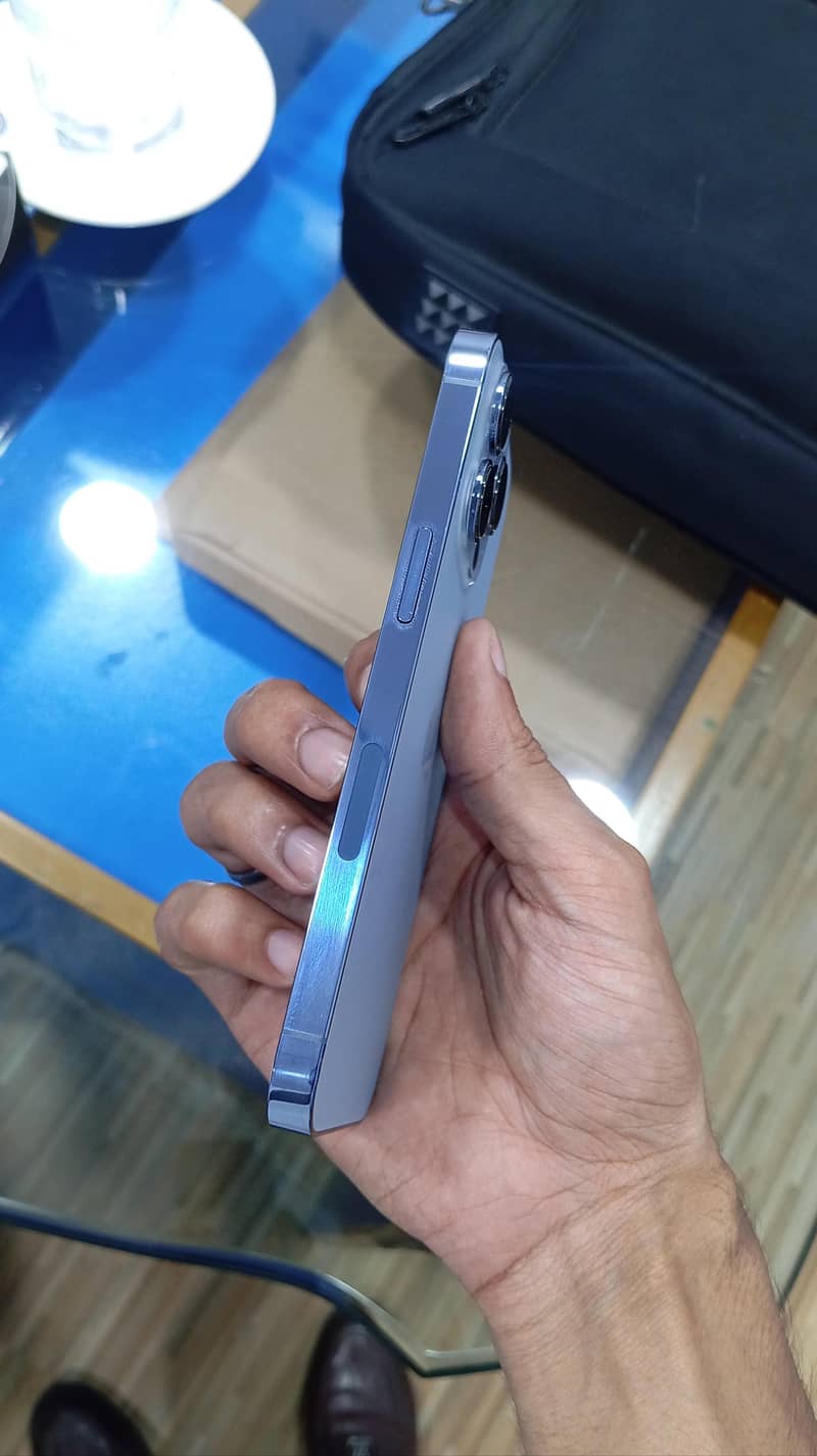 Apple iPhone 13 Pro 2