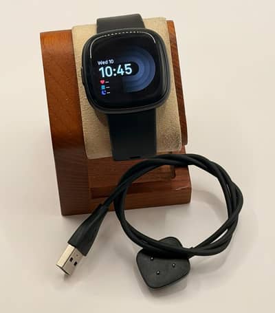 Fitbit Versa 4 in 10 by 10 Condition