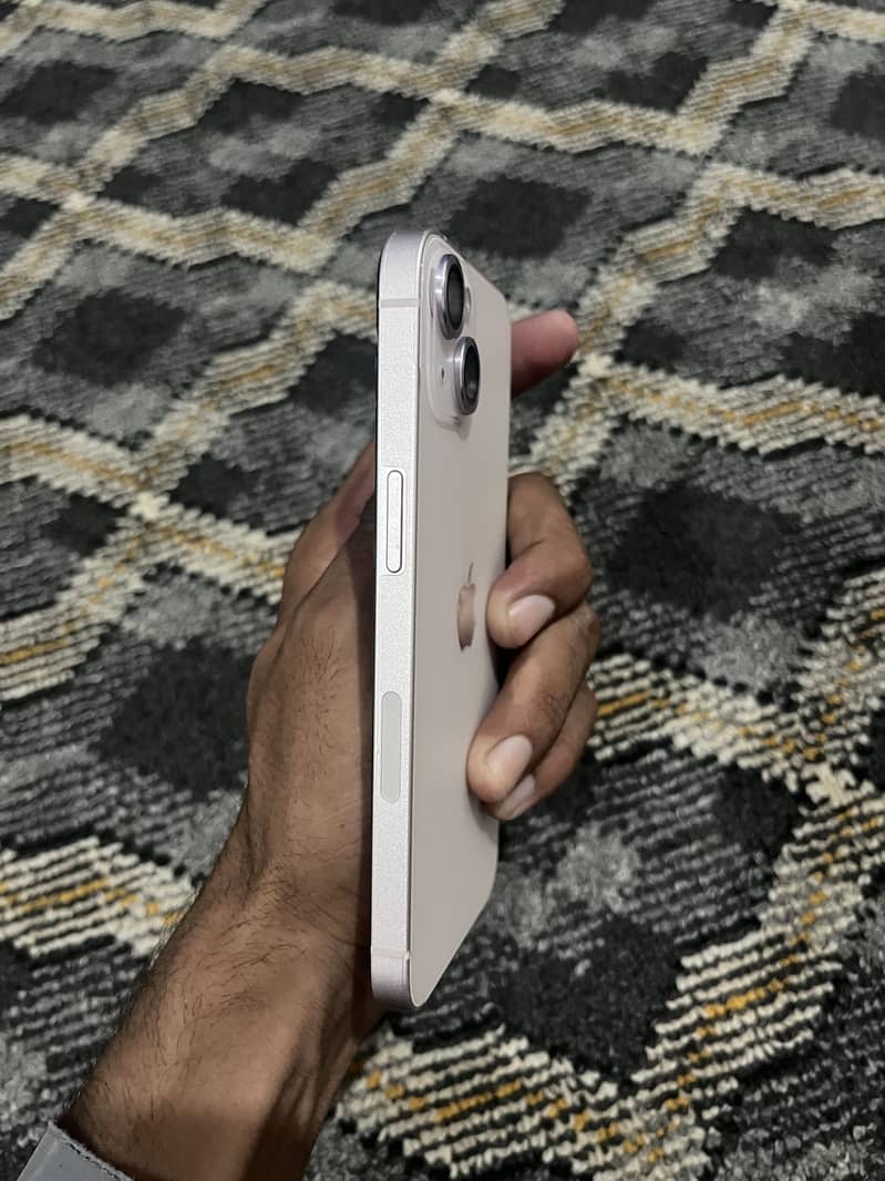 Apple iPhone 13 0