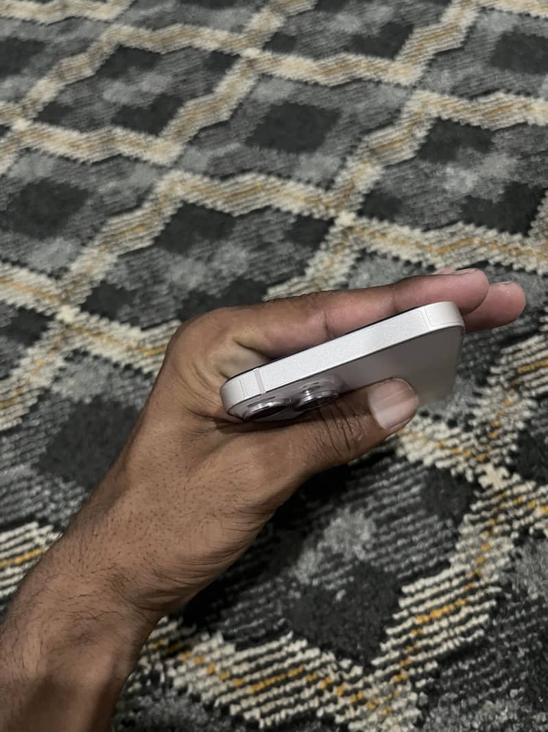 Apple iPhone 13 1