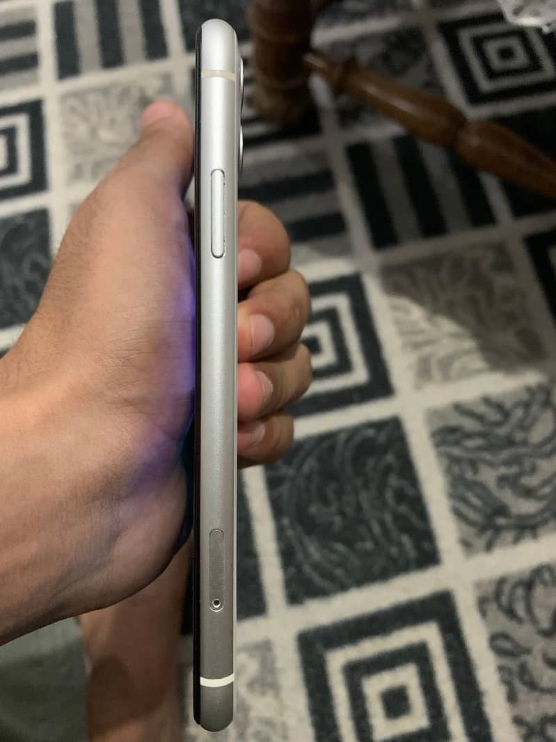Apple iPhone 11 1