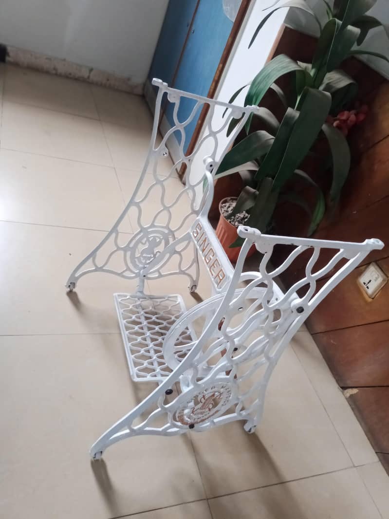 singer machine stand 1