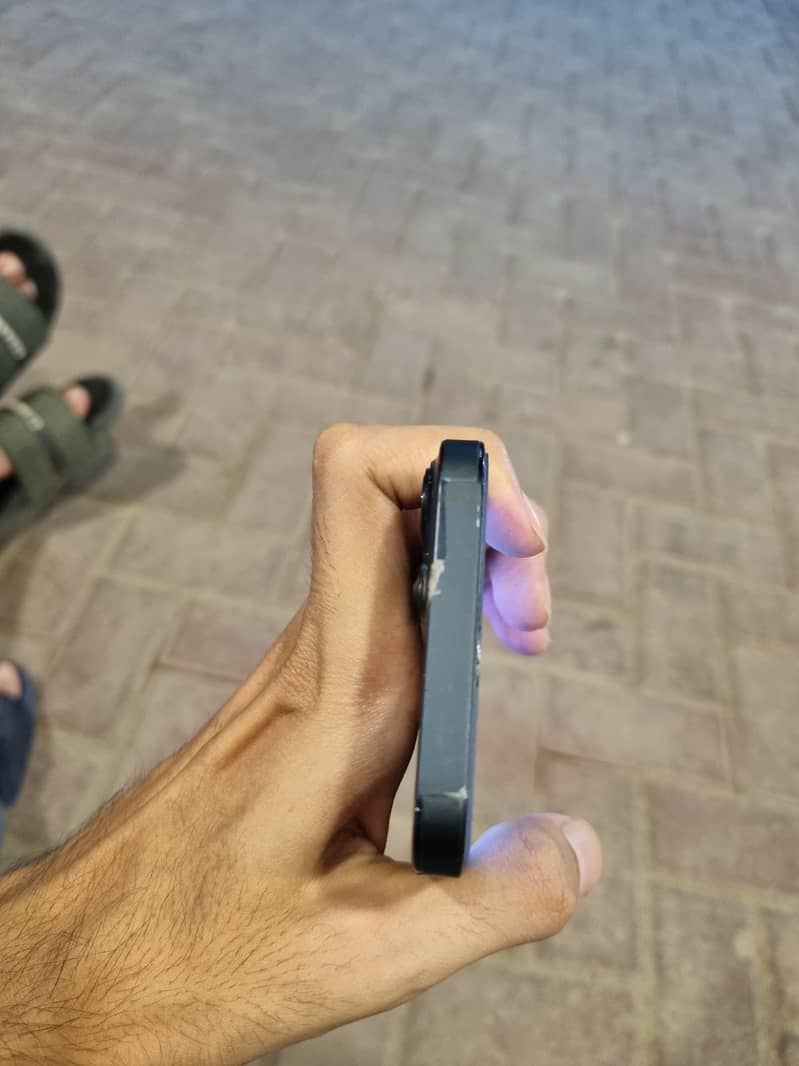 Apple iPhone 13 2