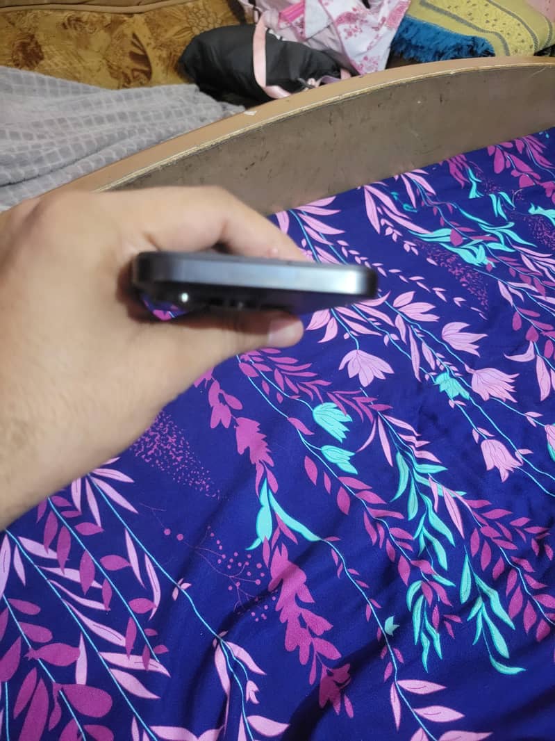 Apple iPhone 15 Pro Max 4