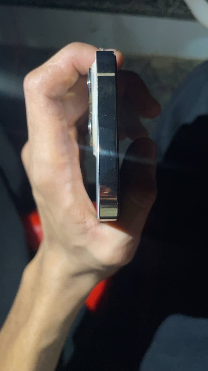 Apple iPhone 13 Pro 4