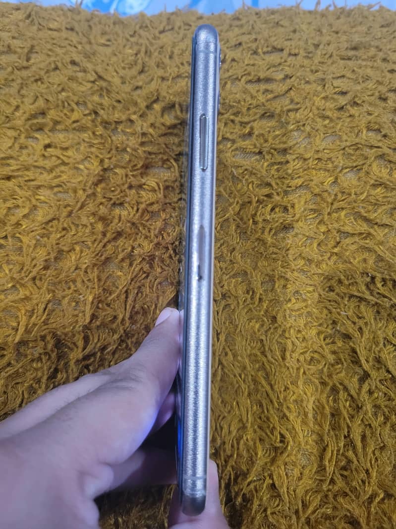 Apple iPhone 11 Pro Max 5