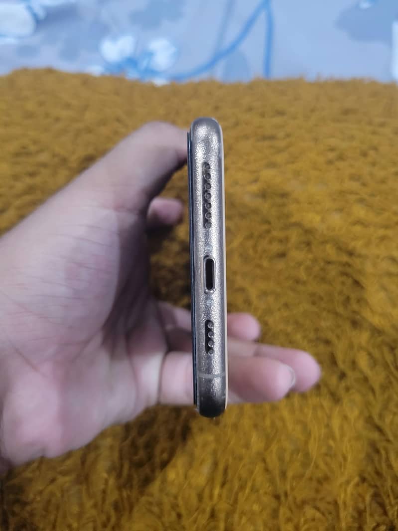 Apple iPhone 11 Pro Max 6