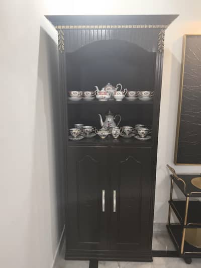 shelves/cabinets for crockery