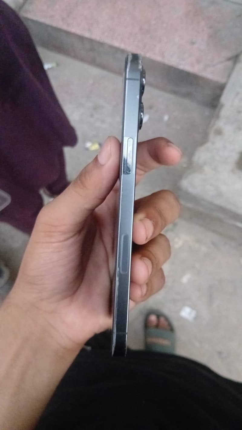Iphone 12 pro max 6