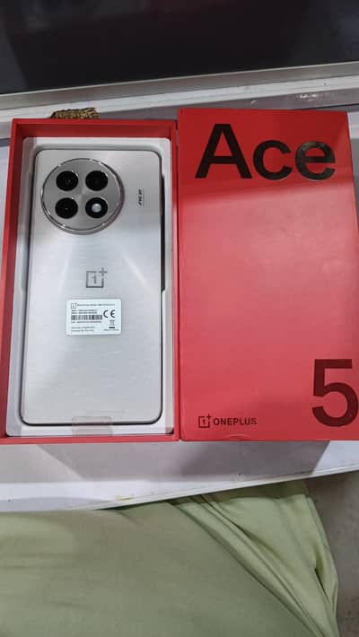 one plus 13R 12/256 GB procecer 8GEN 3
