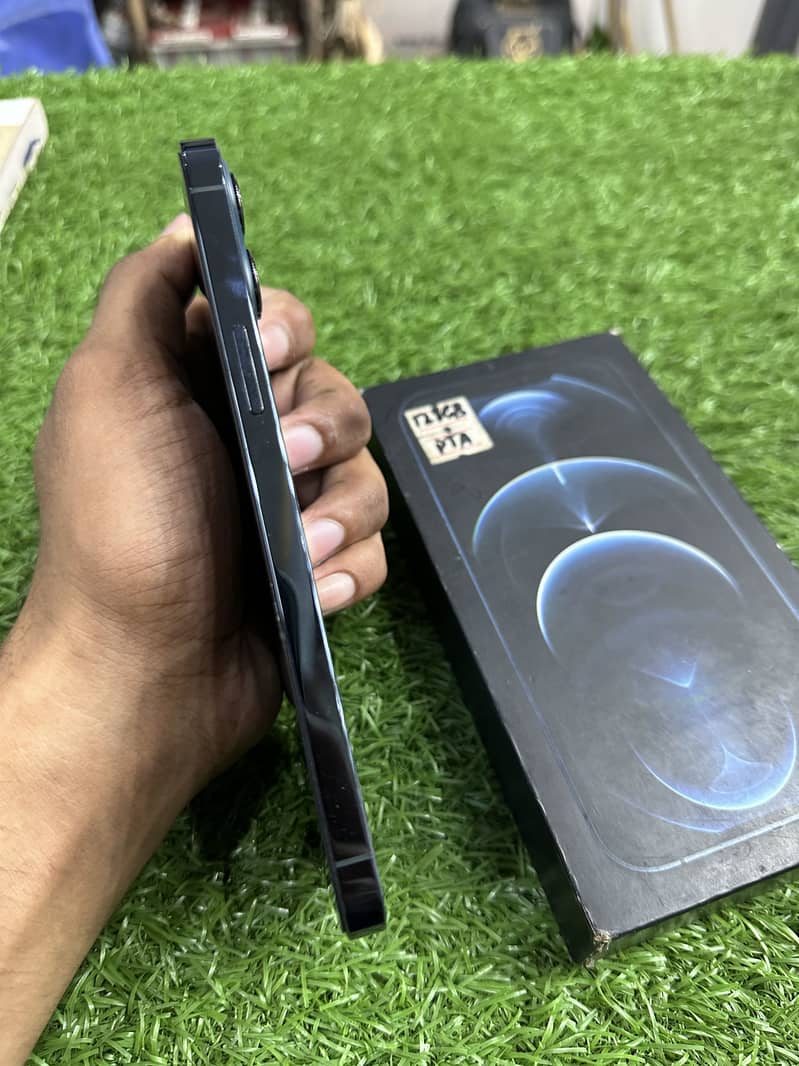Apple iPhone 12 Pro Max 2