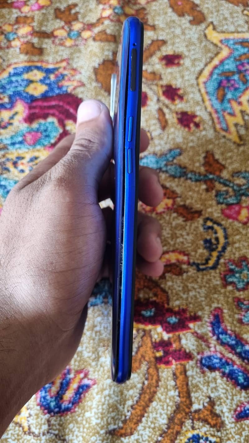Realme 3 Pro 4