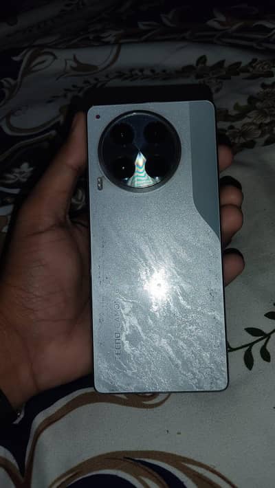 Tecno CAMON 30