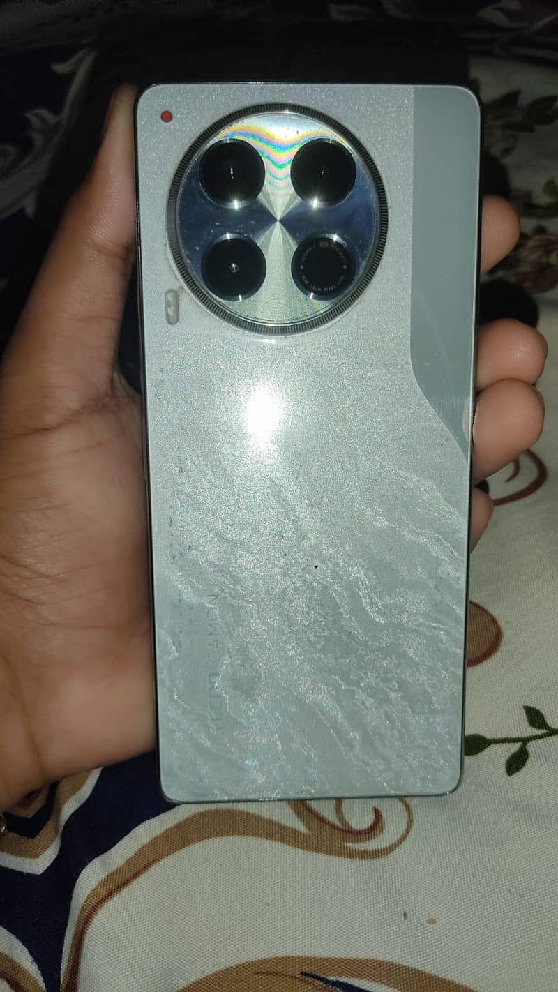 Tecno CAMON 30 1