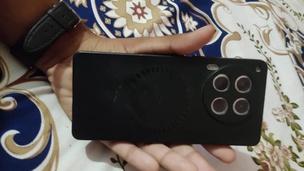 Tecno CAMON 30 7