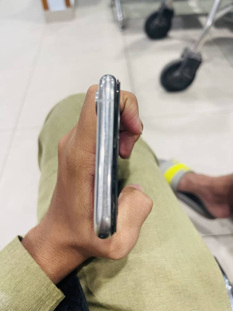 Apple iPhone XS 1