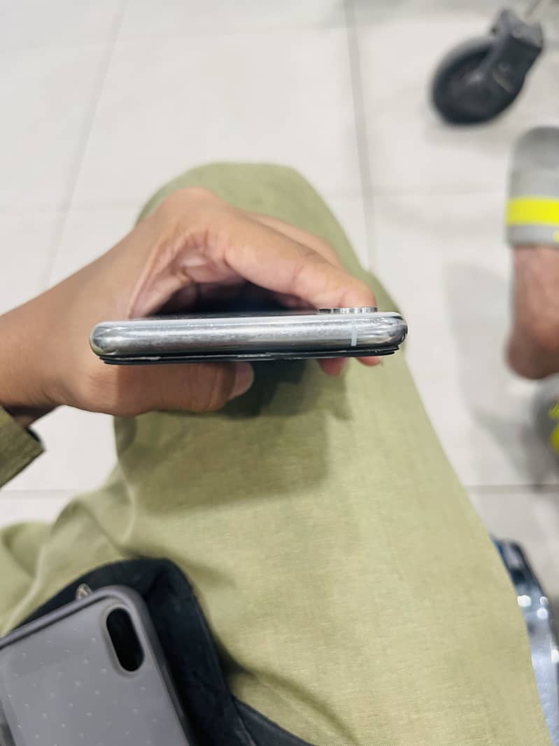 Apple iPhone XS 3
