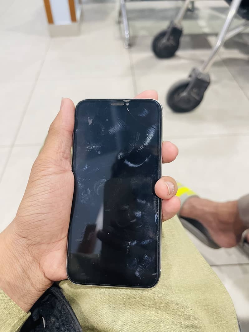 Apple iPhone XS 5