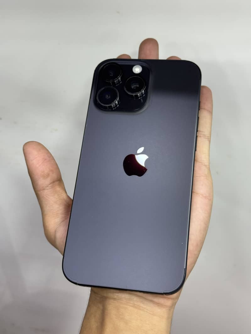 Apple iPhone 16 Pro Max 4