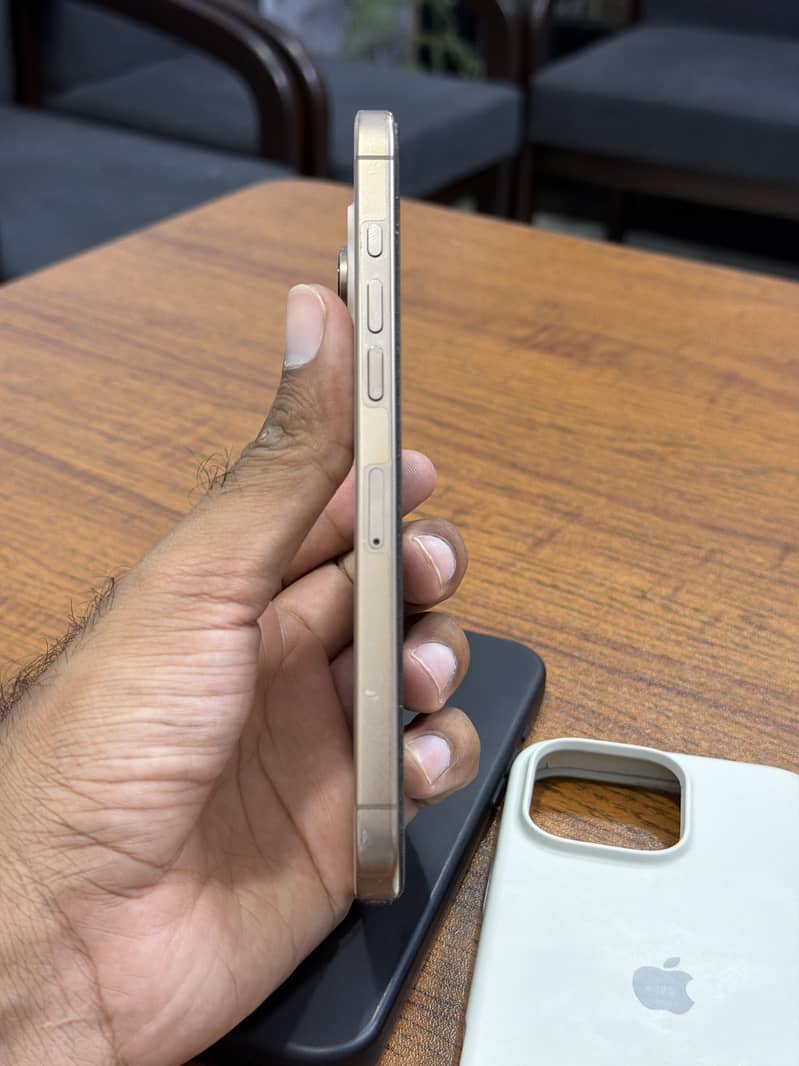 Apple iPhone 16 Pro Max 5