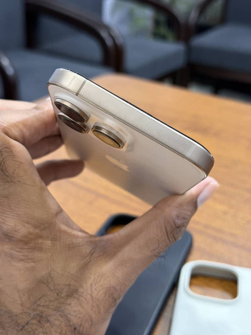 Apple iPhone 16 Pro Max 8
