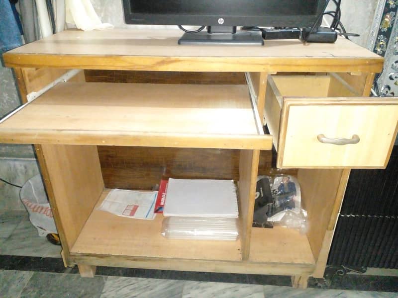 Computer table 0