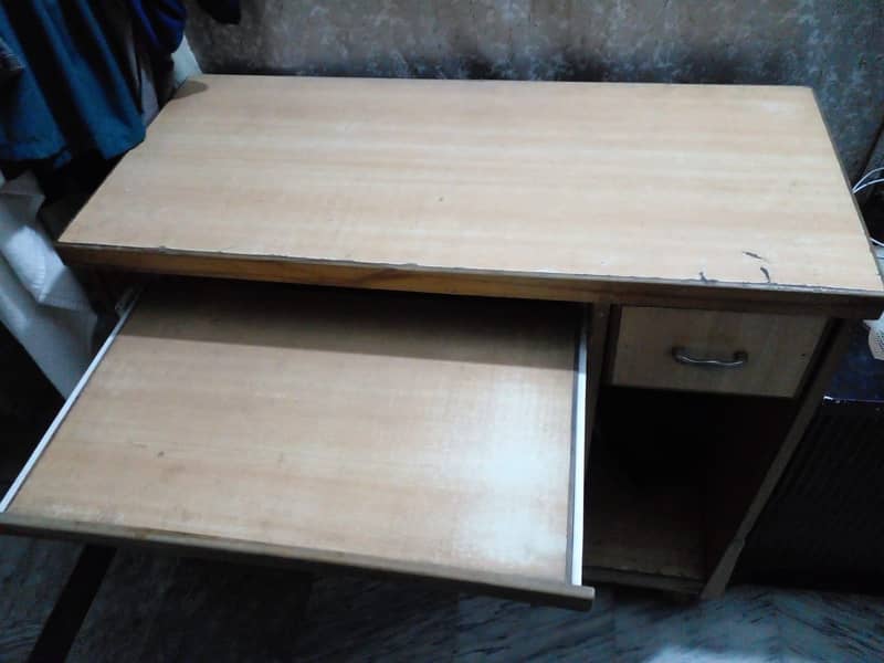 Computer table 1