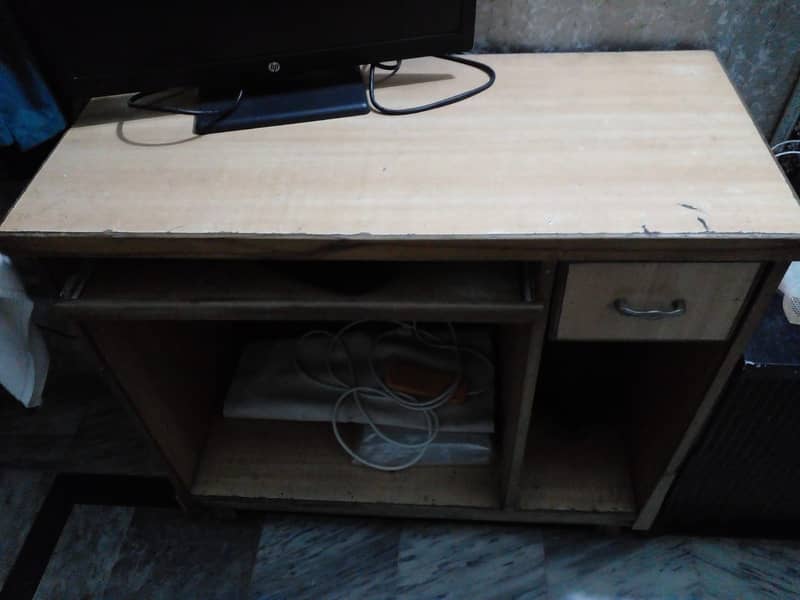 Computer table 3