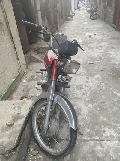 Honda CD 70 condition pictures mein Dekh lein model 10 hai tyer new
