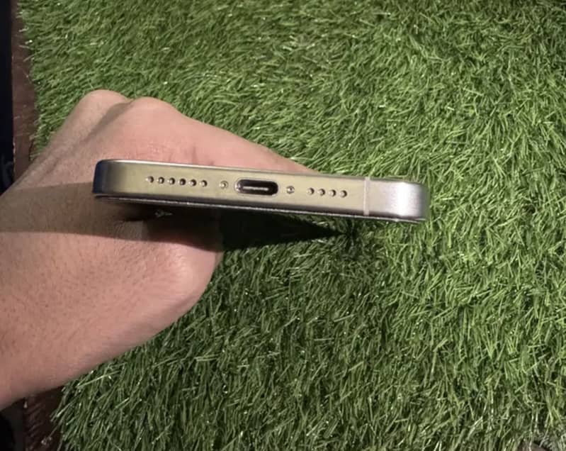 Apple iPhone 15 Pro Max 1