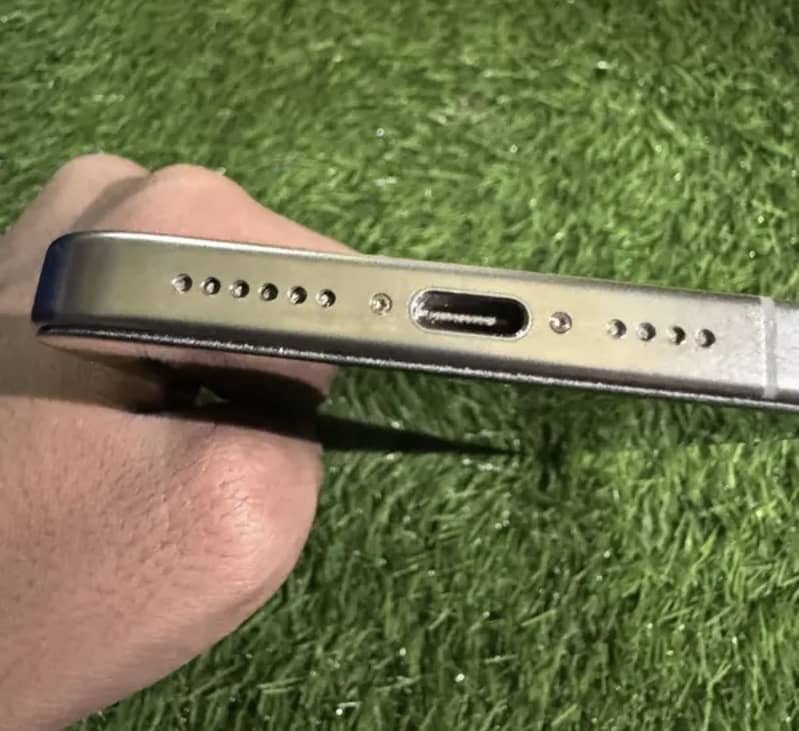 Apple iPhone 15 Pro Max 2