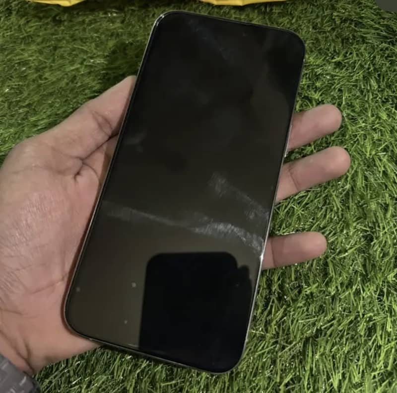 Apple iPhone 15 Pro Max 3