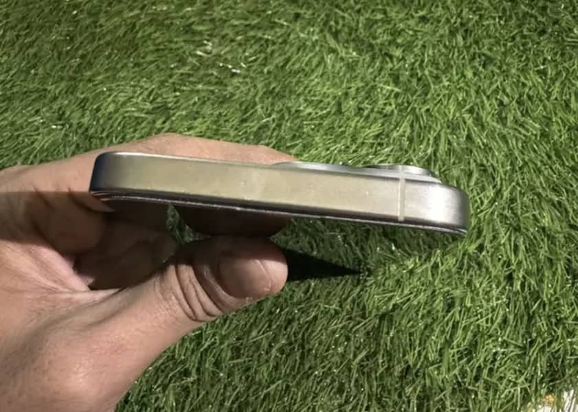 Apple iPhone 15 Pro Max 4