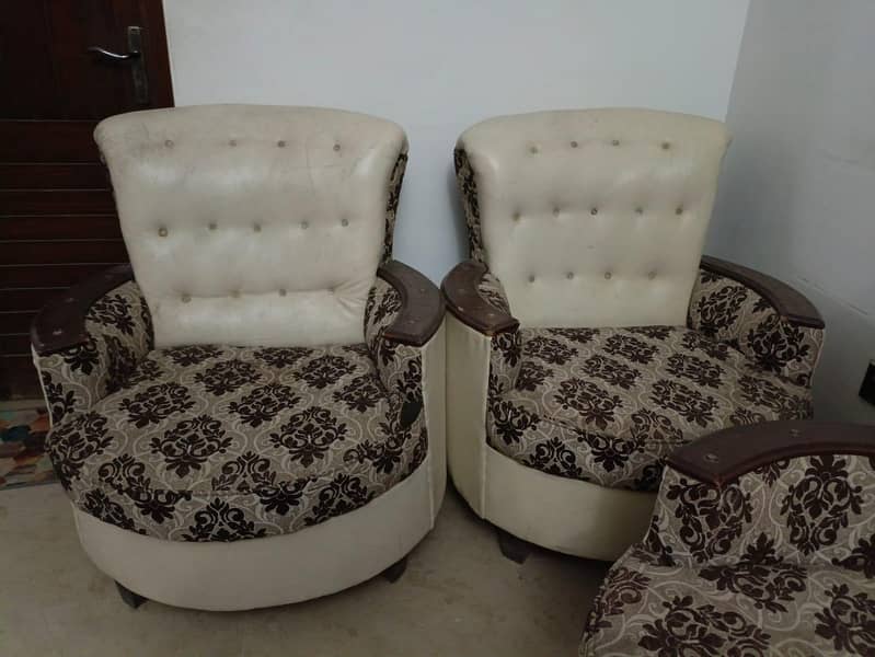 sofa set in good condition very reasonable 1