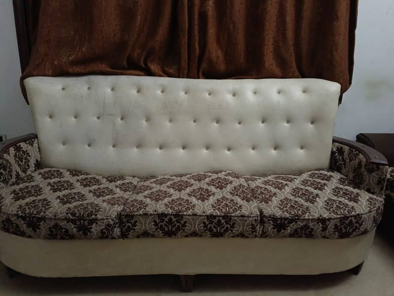 sofa set in good condition very reasonable 2