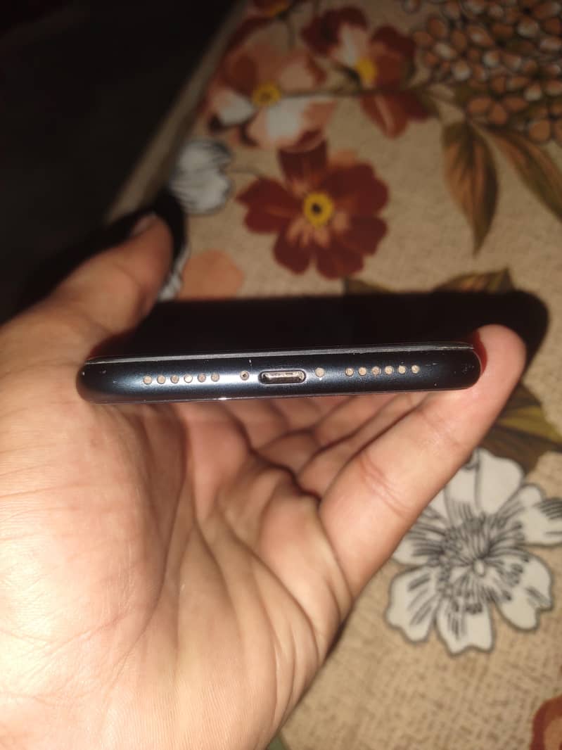 Apple iPhone XR 4
