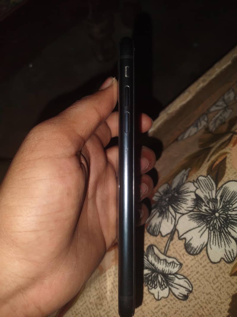 Apple iPhone XR 8