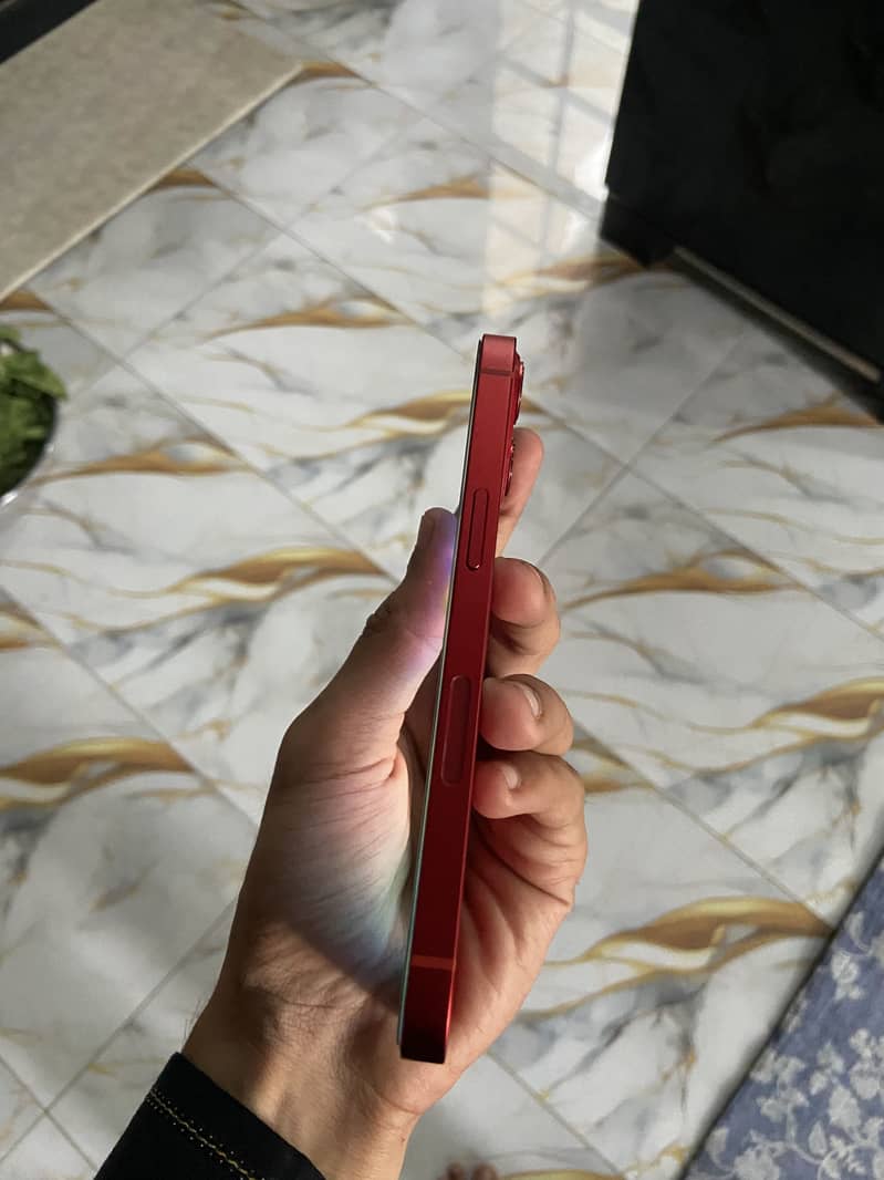 Apple iPhone 13 2