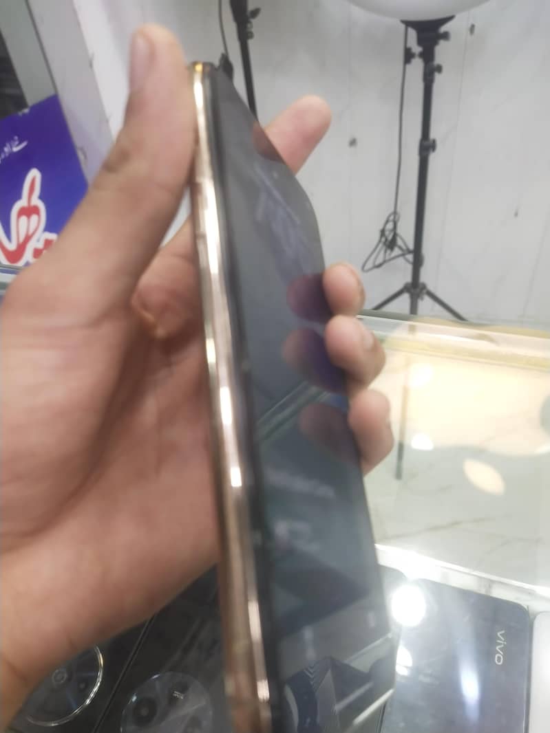 Apple iPhone 11 Pro Max 0