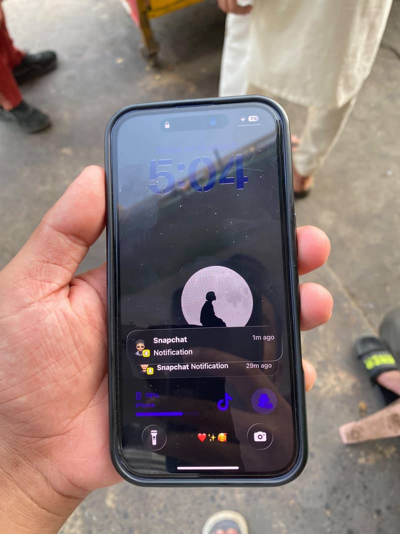 Apple iPhone 16 2