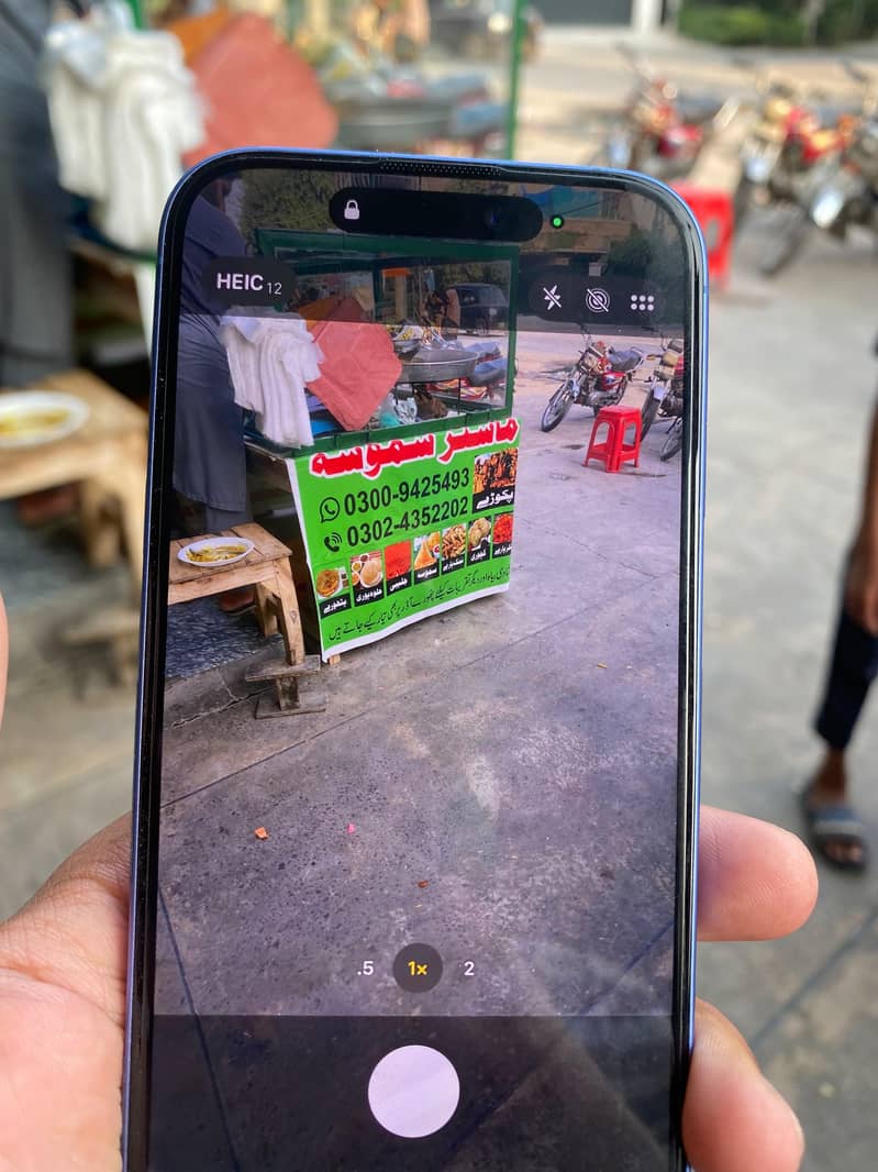 Apple iPhone 16 3