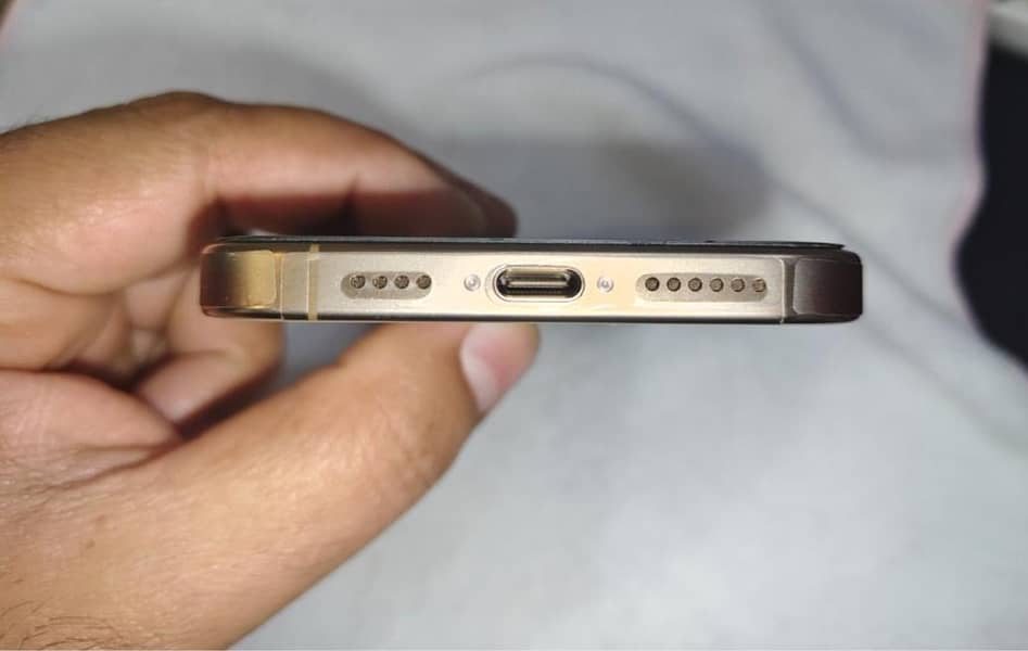 Apple iPhone 16 Pro Max 5