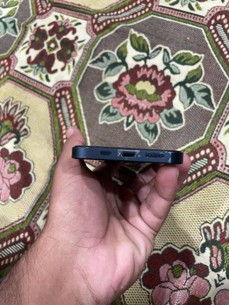 Apple iPhone 13 2