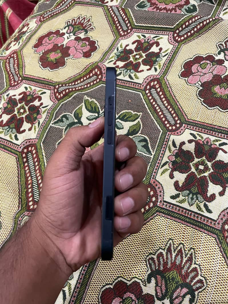 Apple iPhone 13 3