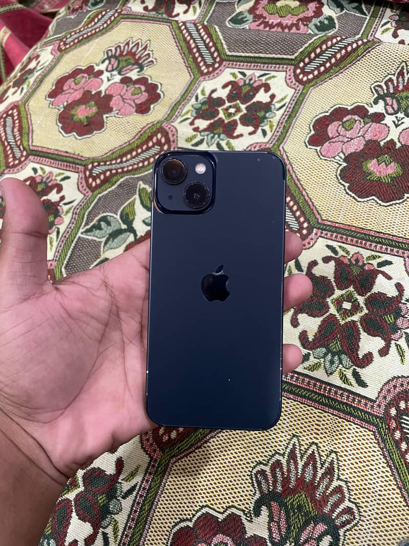 Apple iPhone 13 4